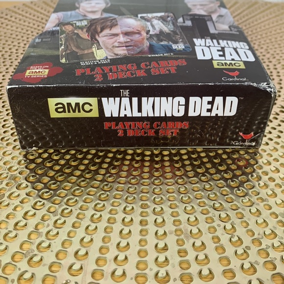 Walking Dead X2 Playing Cards set New Sealed AMC 2013 Cardinal - Picture 3 of 4